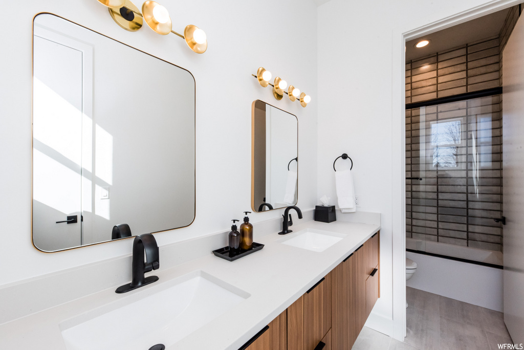 full bathroom featuring natural light, mirror, his and hers vanity, toilet, and shower / bathtub combination