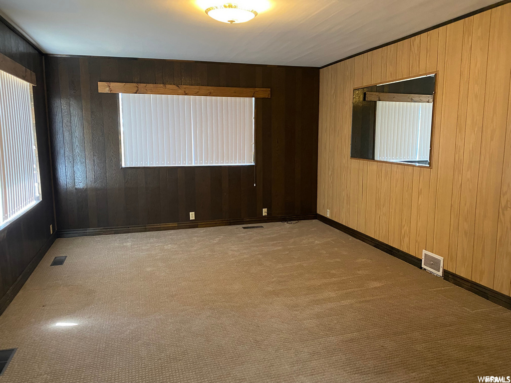 spare room featuring carpet
