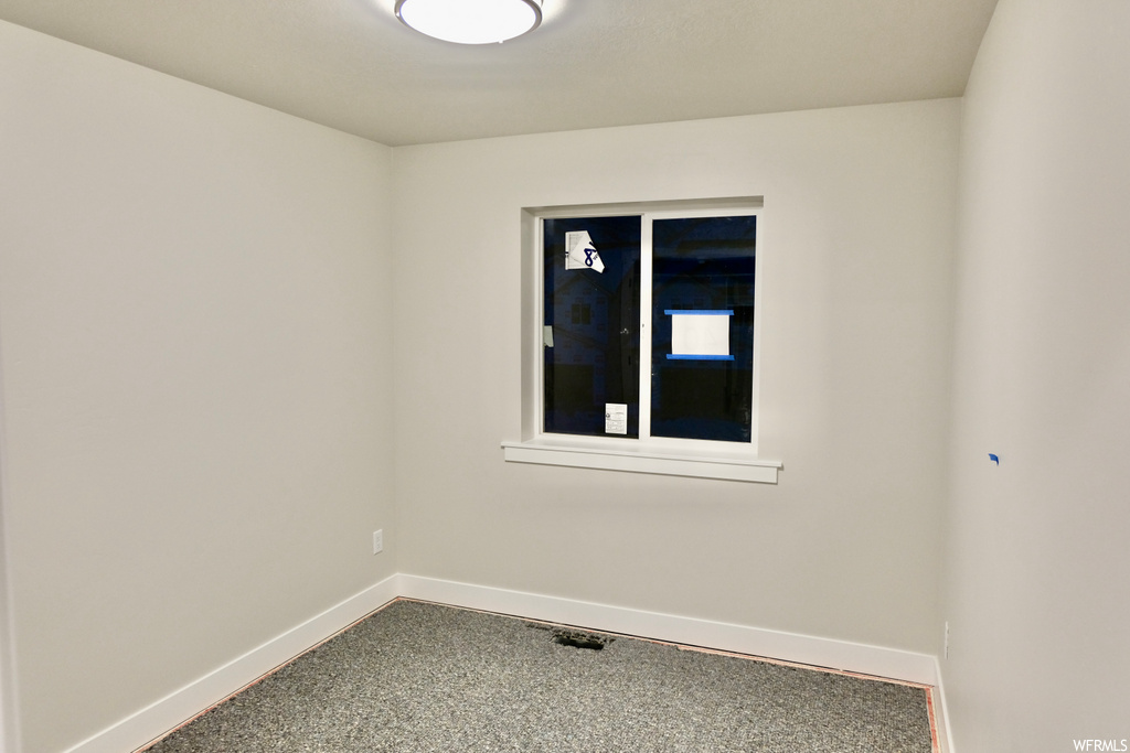 empty room featuring carpet