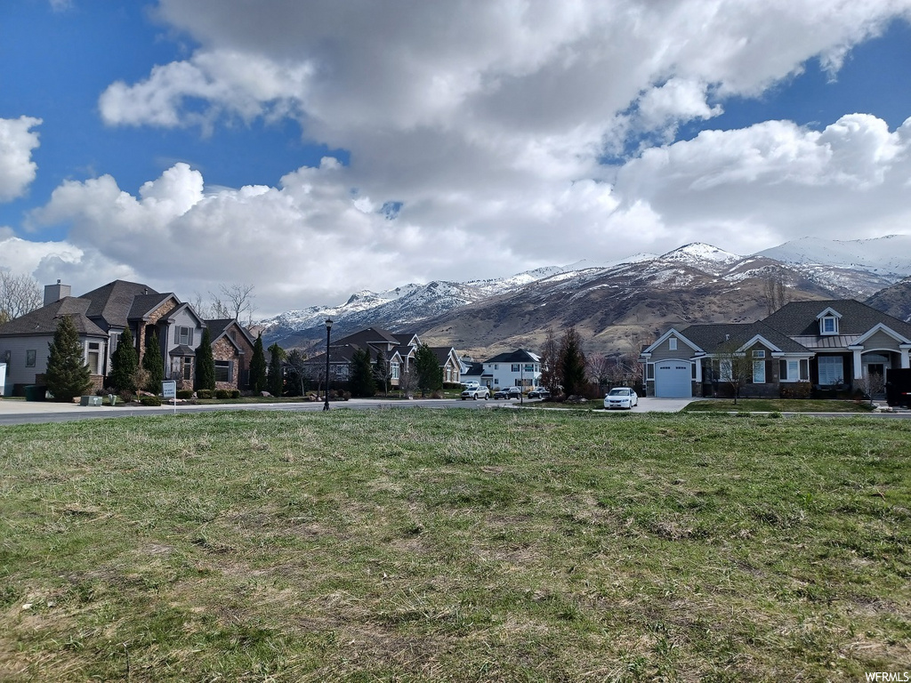 view of front of home featuring a mountain view