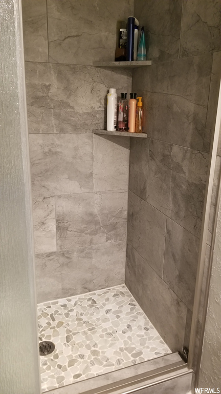 bathroom featuring a shower