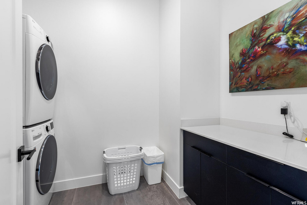 laundry room featuring independent washer and dryer