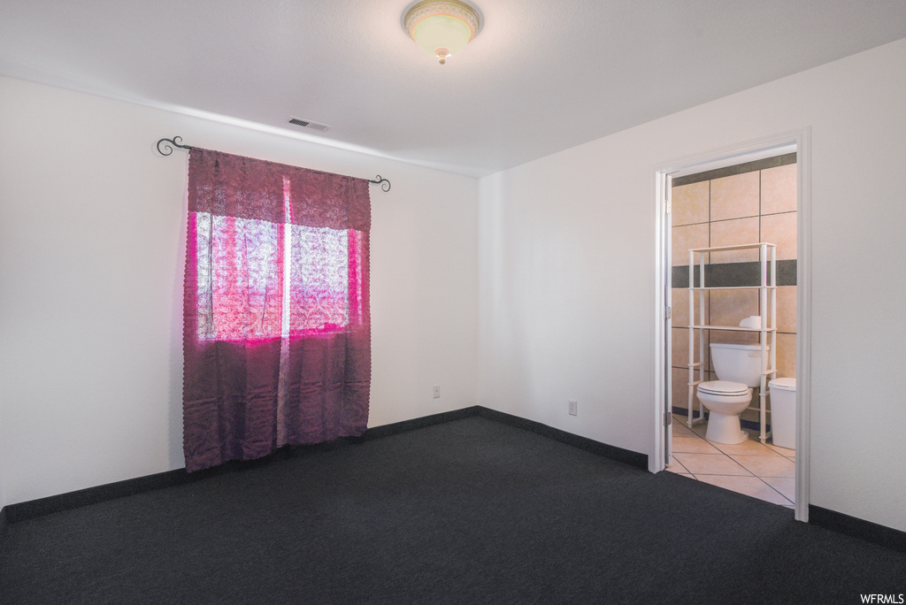 Bedroom with carpet