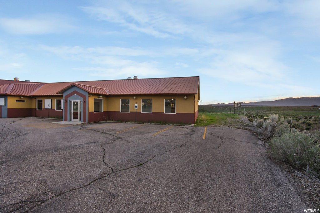 Ranch-style home with a mountain view