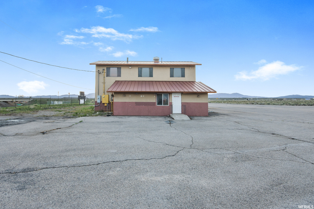 Front facade featuring a mountain view