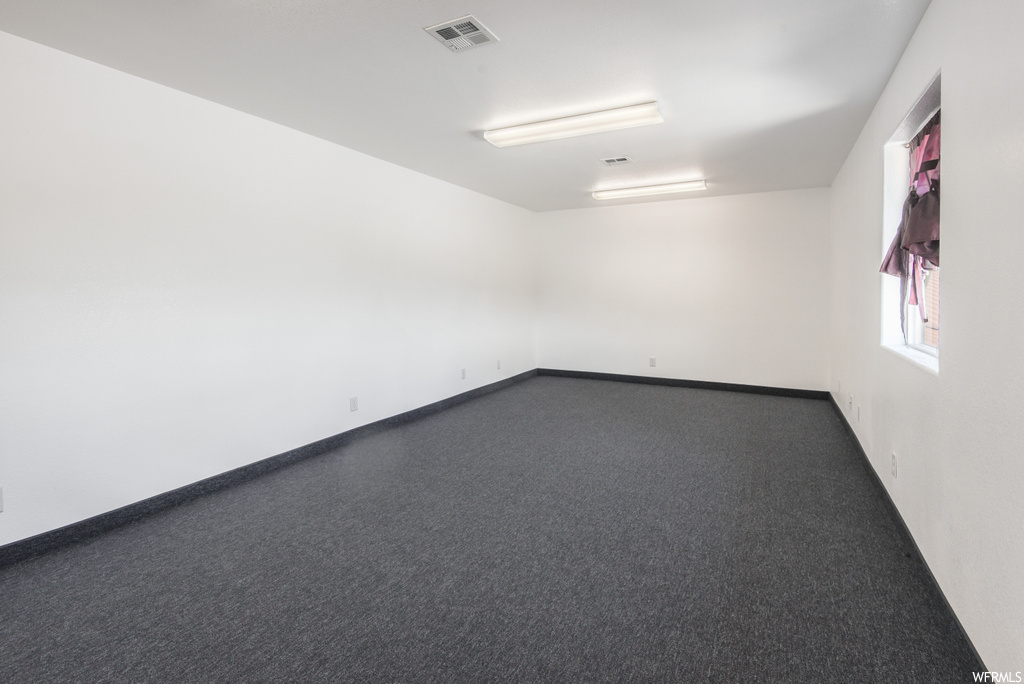 Empty room featuring carpet