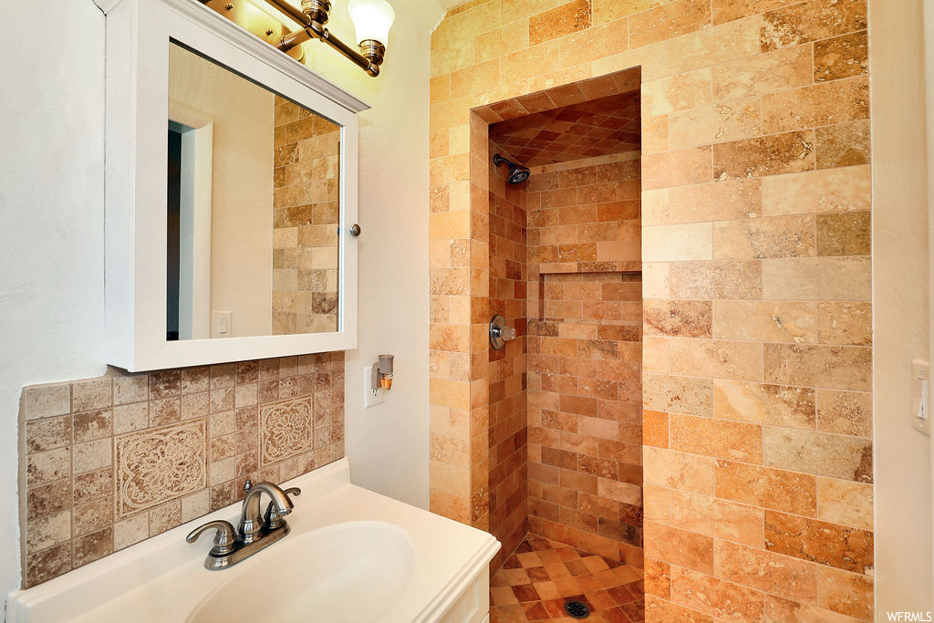 Bathroom with a shower, mirror, and washbasin