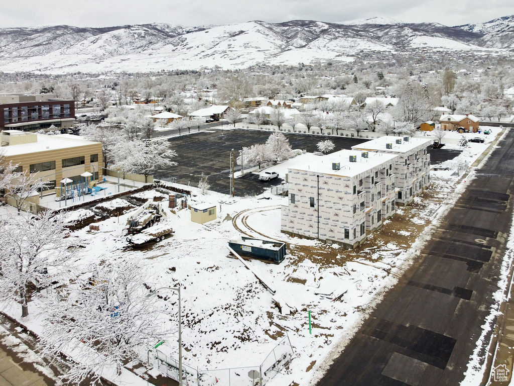 Snowy aerial view featuring a mountain view