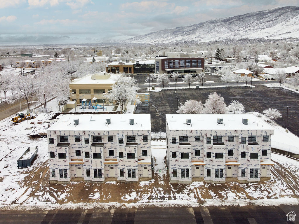 Snowy aerial view featuring a mountain view