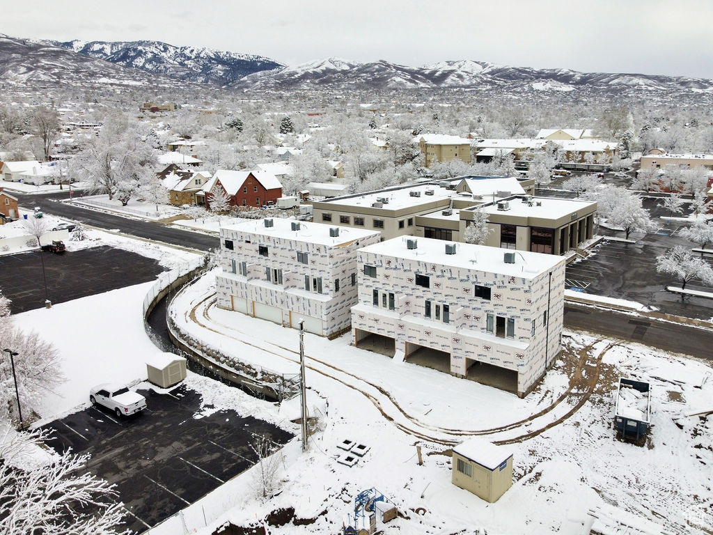 Snowy aerial view featuring a mountain view