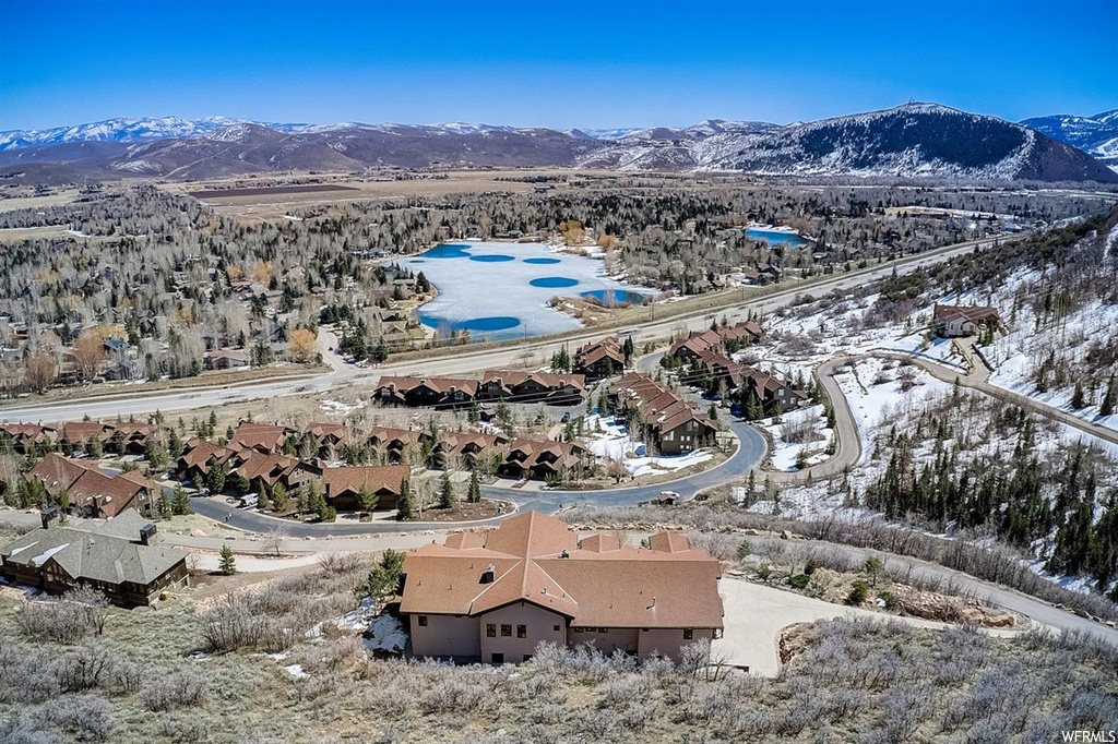 Snowy aerial view featuring a mountain view