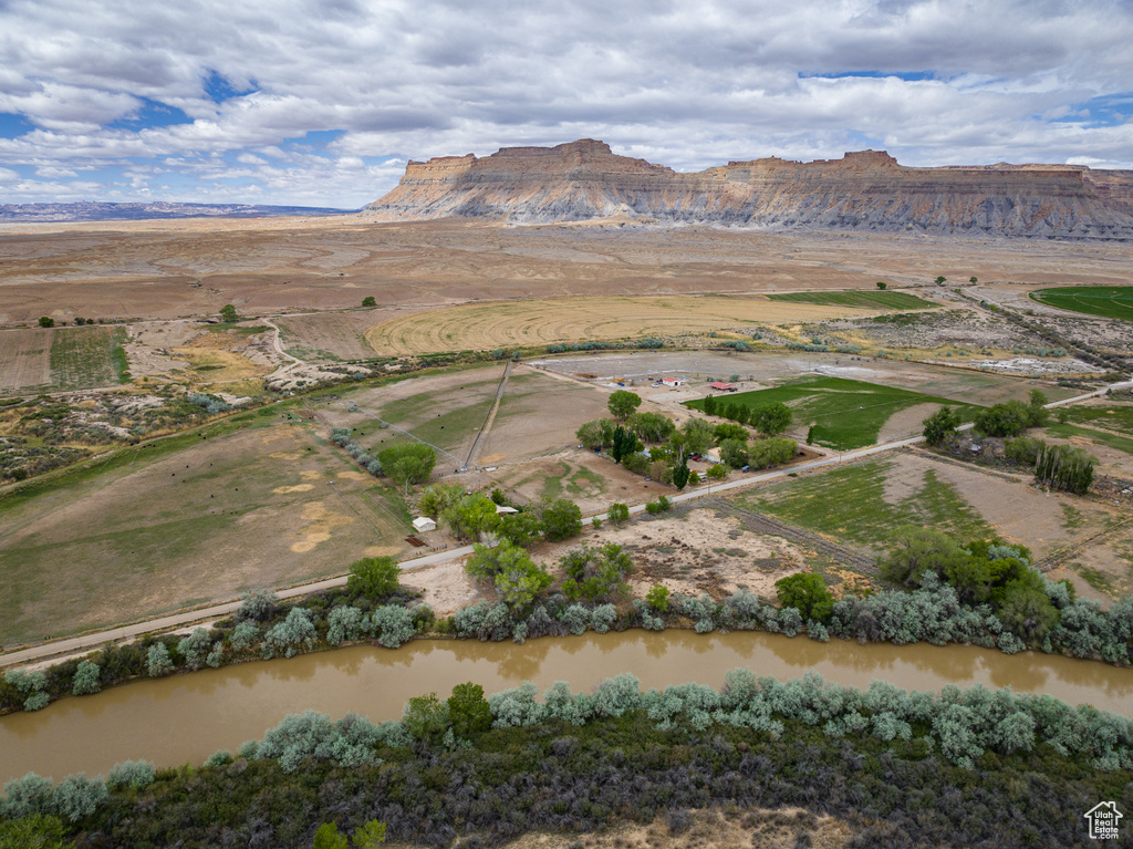 Bird's eye view featuring a rural view and a water and mountain view