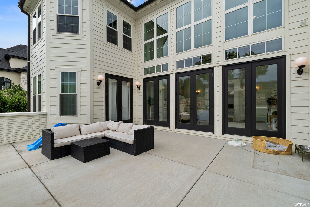 View of terrace featuring an outdoor living space