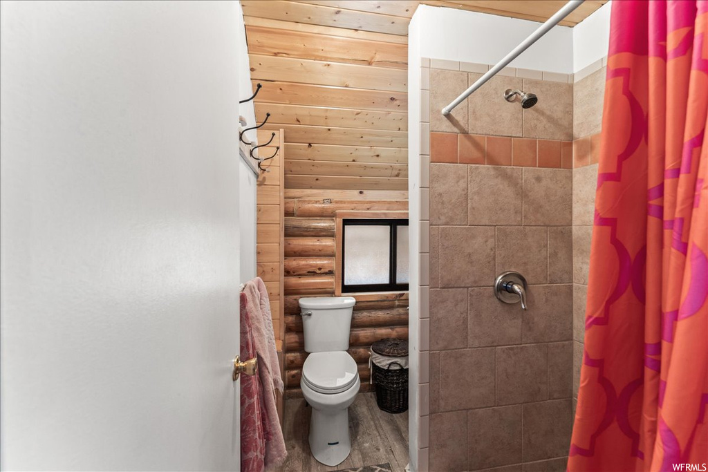 Bathroom featuring shower curtain and a shower