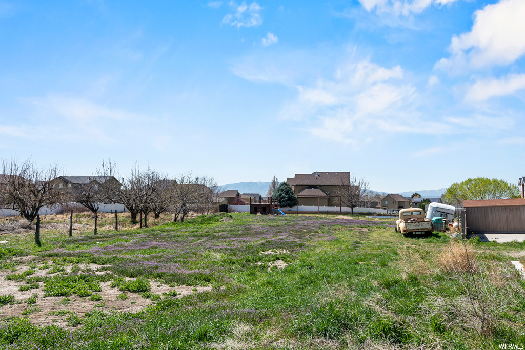 View of yard featuring a mountain view