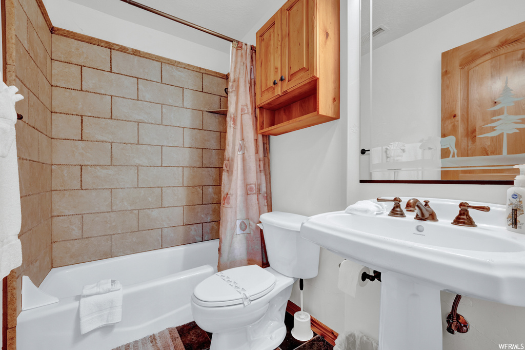Full bathroom with shower / bathtub combination with curtain, sink, and mirror