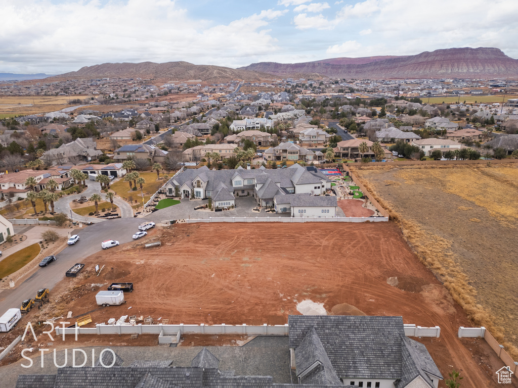 Aerial view with a mountain view