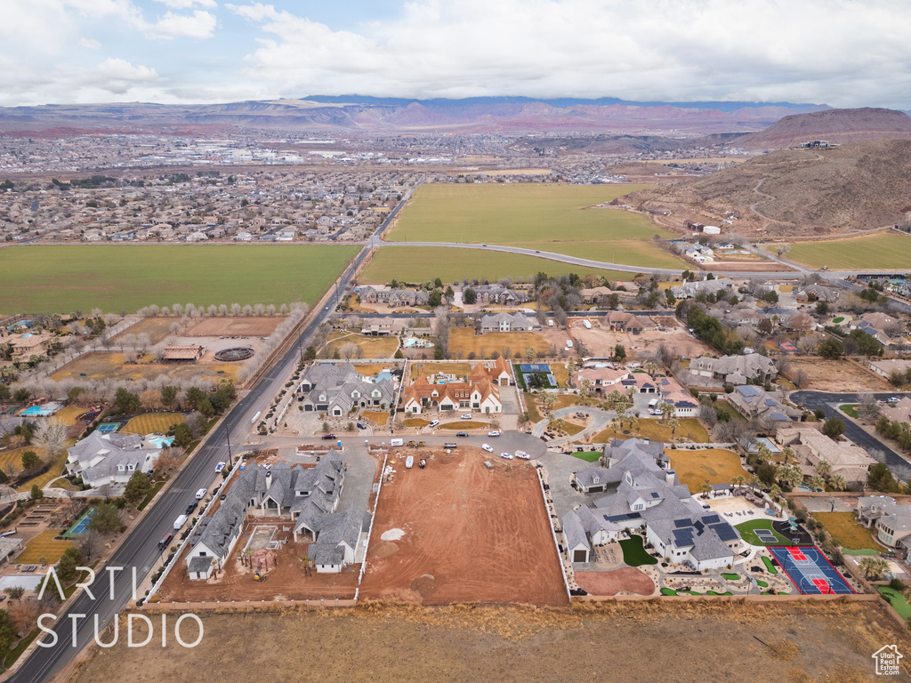 Aerial view with a mountain view