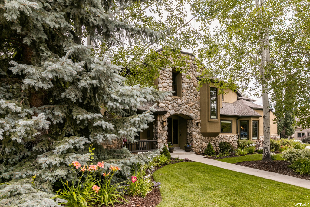 View of front of home with a front lawn