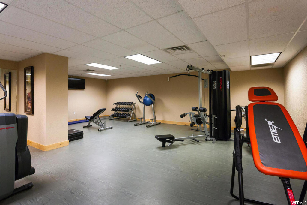 Workout room featuring a drop ceiling