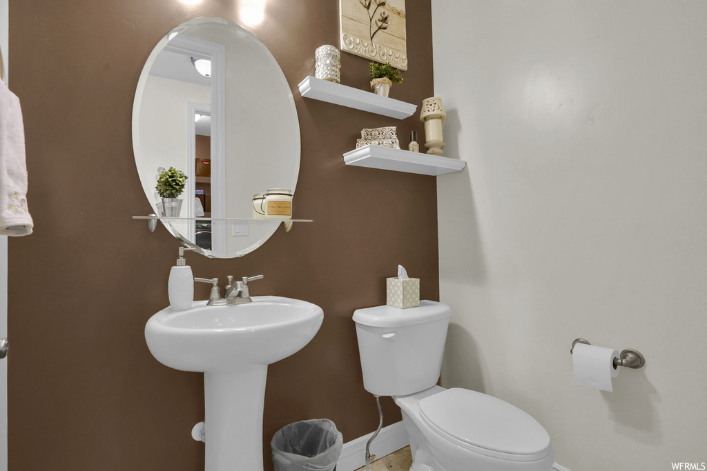 Bathroom featuring mirror and washbasin