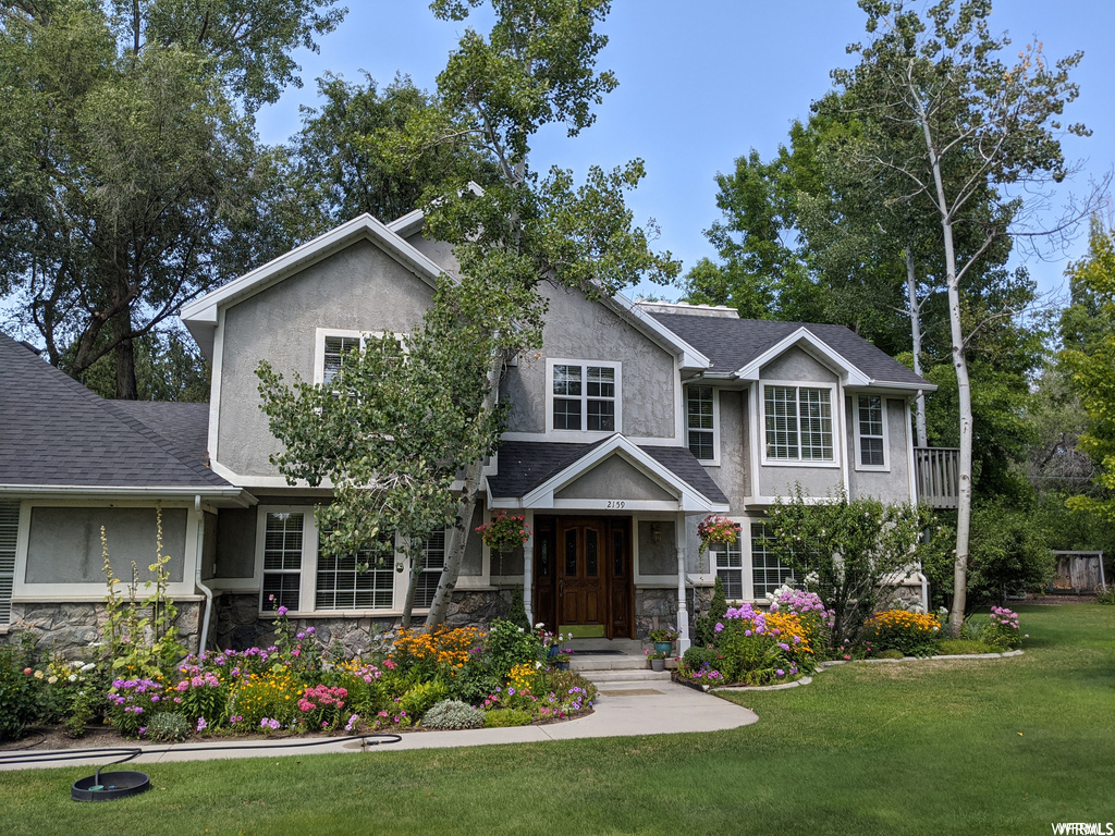 Craftsman-style house featuring a front lawn