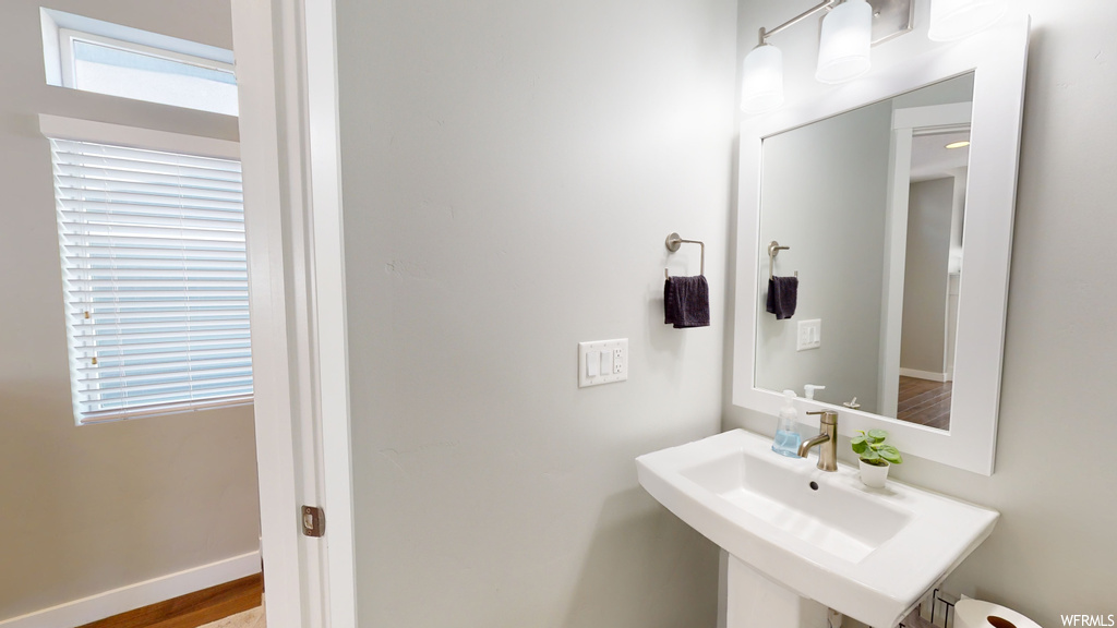 Bathroom with mirror, washbasin, and a wealth of natural light