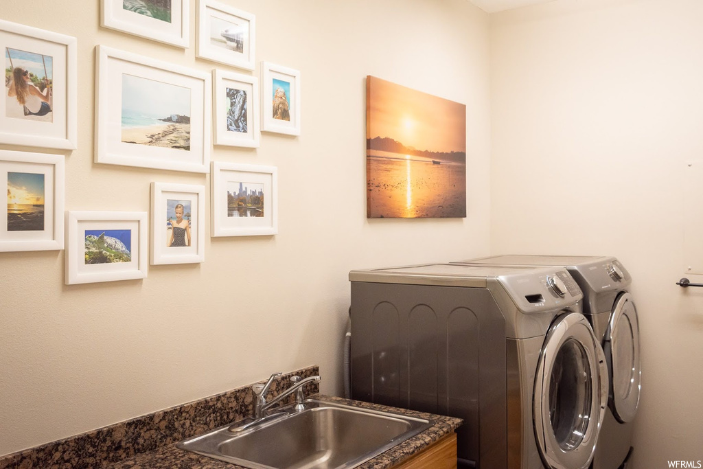 Clothes washing area with washer / dryer