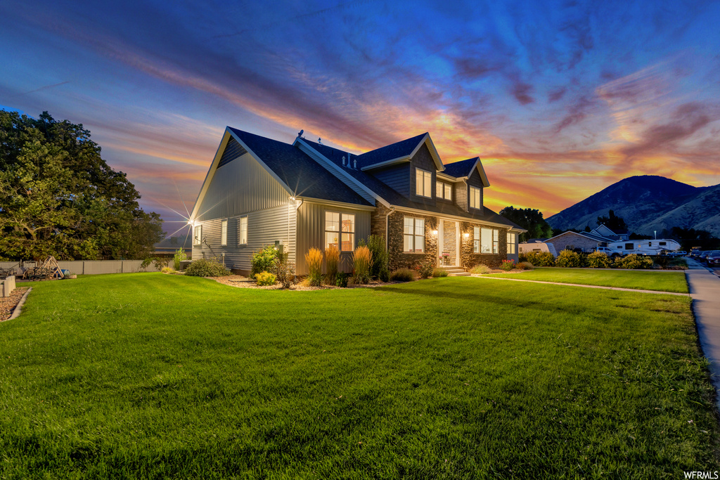 View of front of property featuring a yard and a mountain view