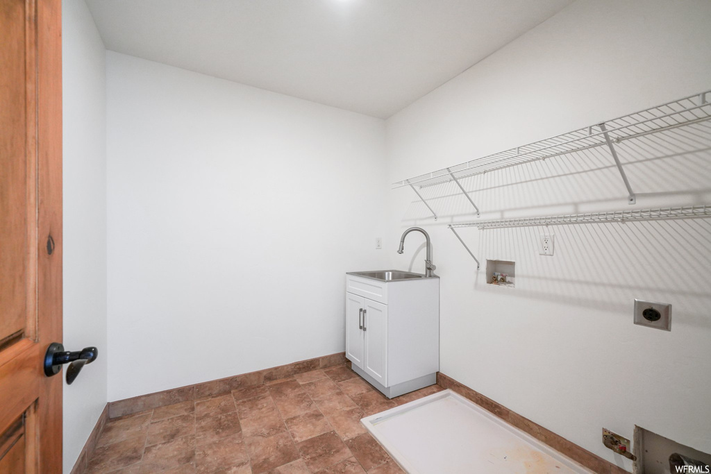 Clothes washing area with tile floors