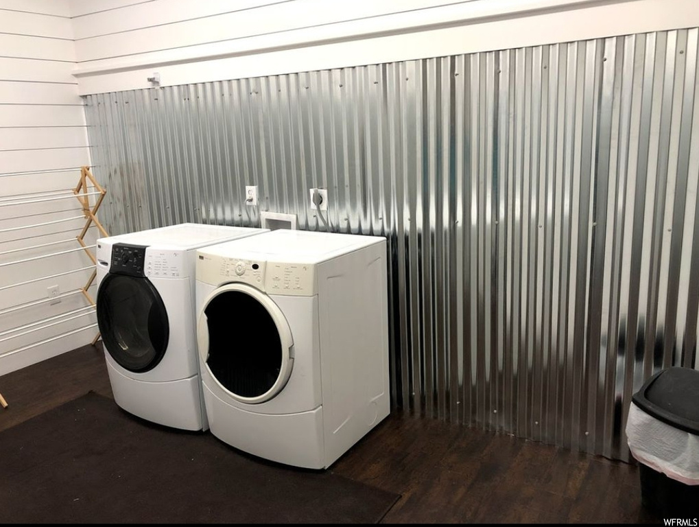 Laundry area with washing machine and dryer and dark hardwood floors