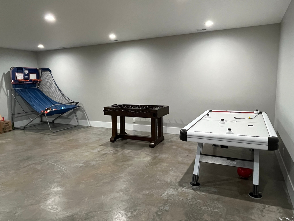 Recreation room with concrete floors