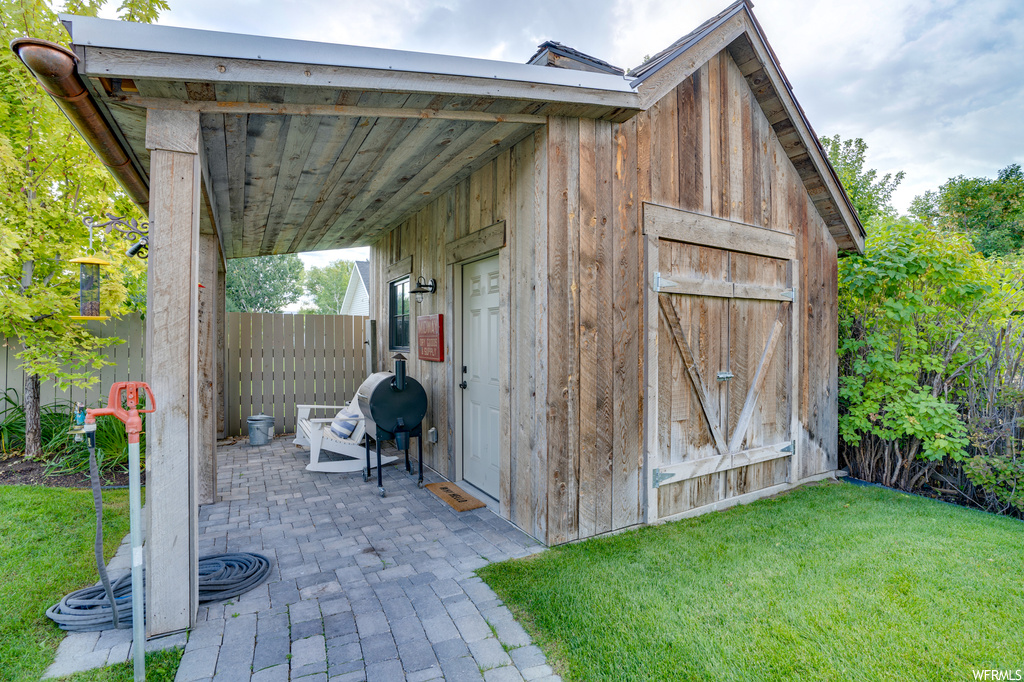 View of shed / structure with an outdoor structure and a yard