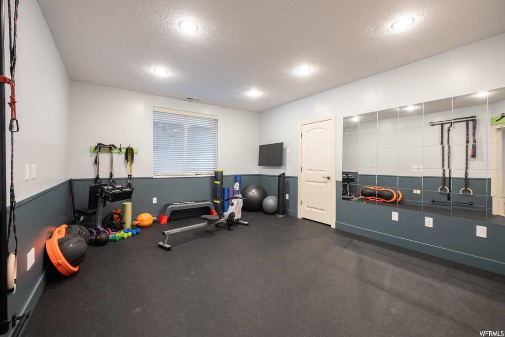 Workout room featuring a textured ceiling