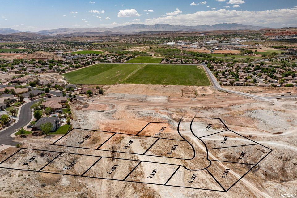 Drone / aerial view featuring a mountain view