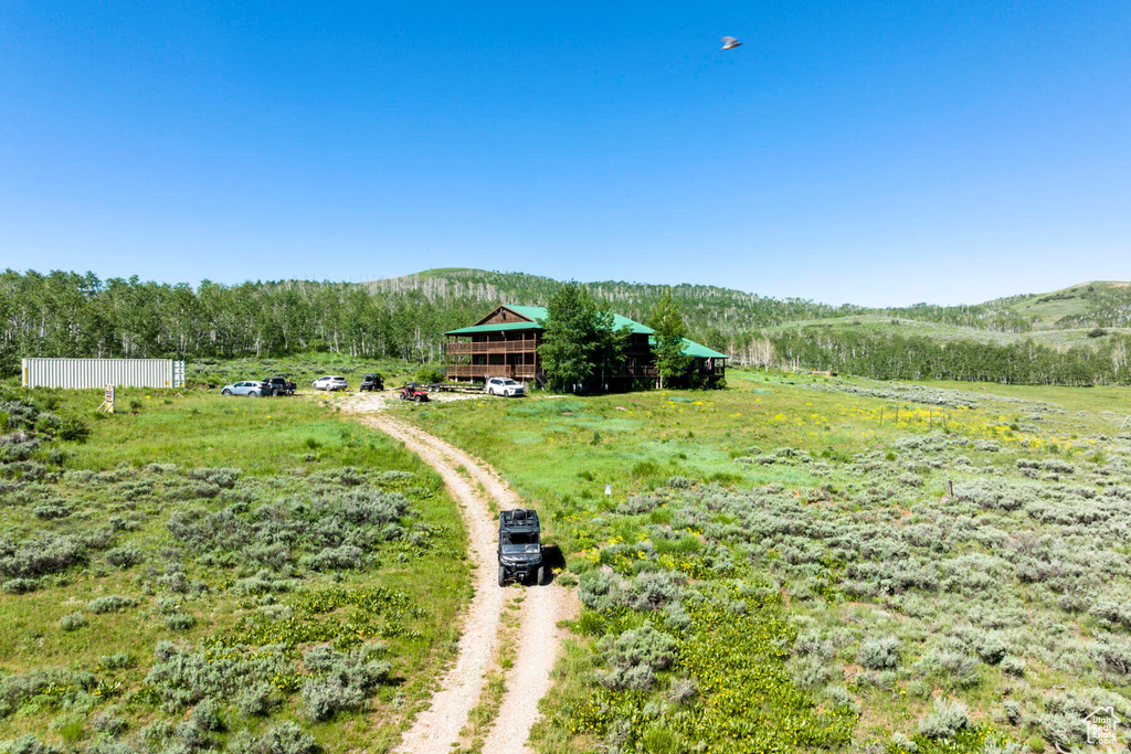 View of yard featuring a mountain view, a rural view, and an outbuilding