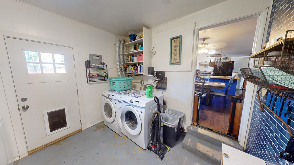 Laundry area with ceiling fan and washing machine and dryer