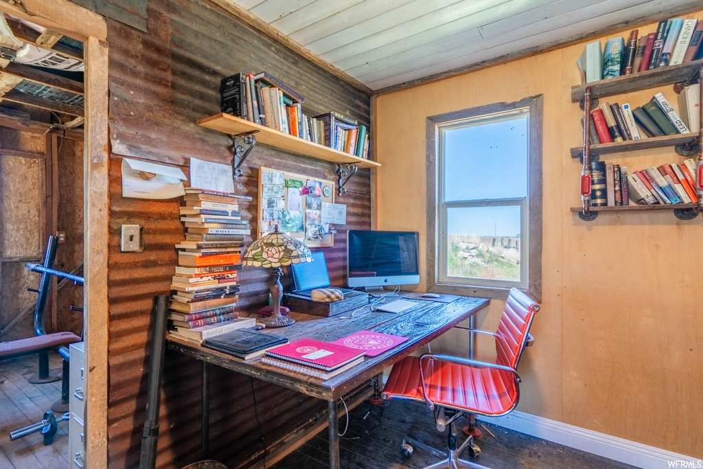 Office area with hardwood / wood-style floors