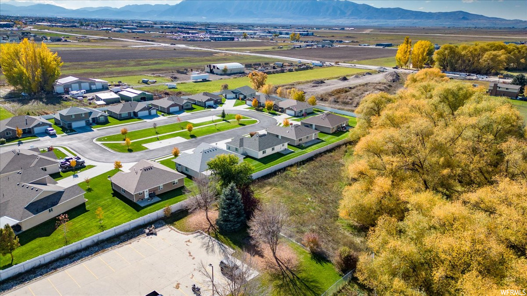 Drone / aerial view featuring a mountain view