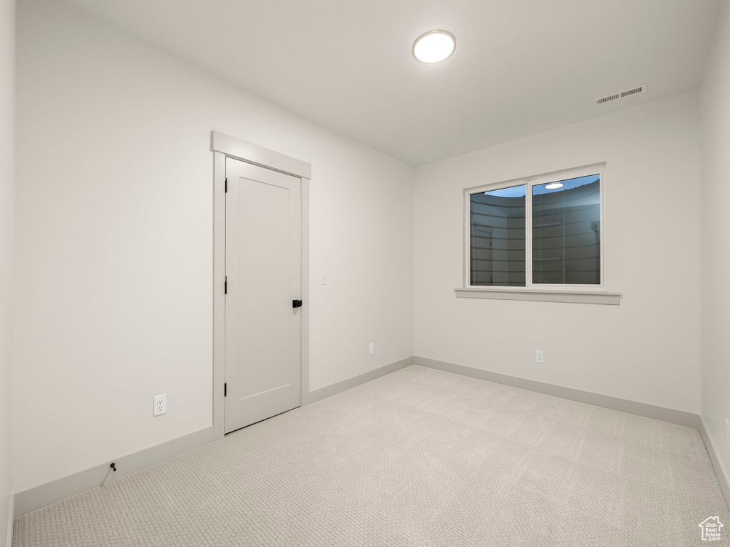 Unfurnished room featuring carpet flooring