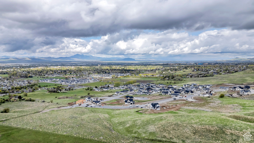 Aerial view with a mountain view