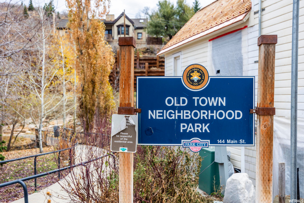 View of community / neighborhood sign