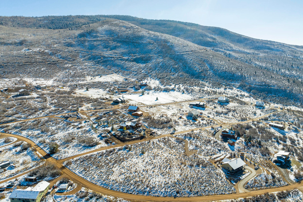 Snowy aerial view with a mountain view