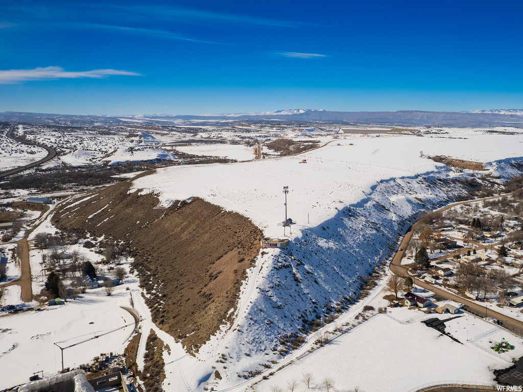 Snowy aerial view with a mountain view