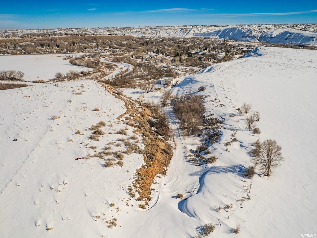 Snowy aerial view featuring a mountain view