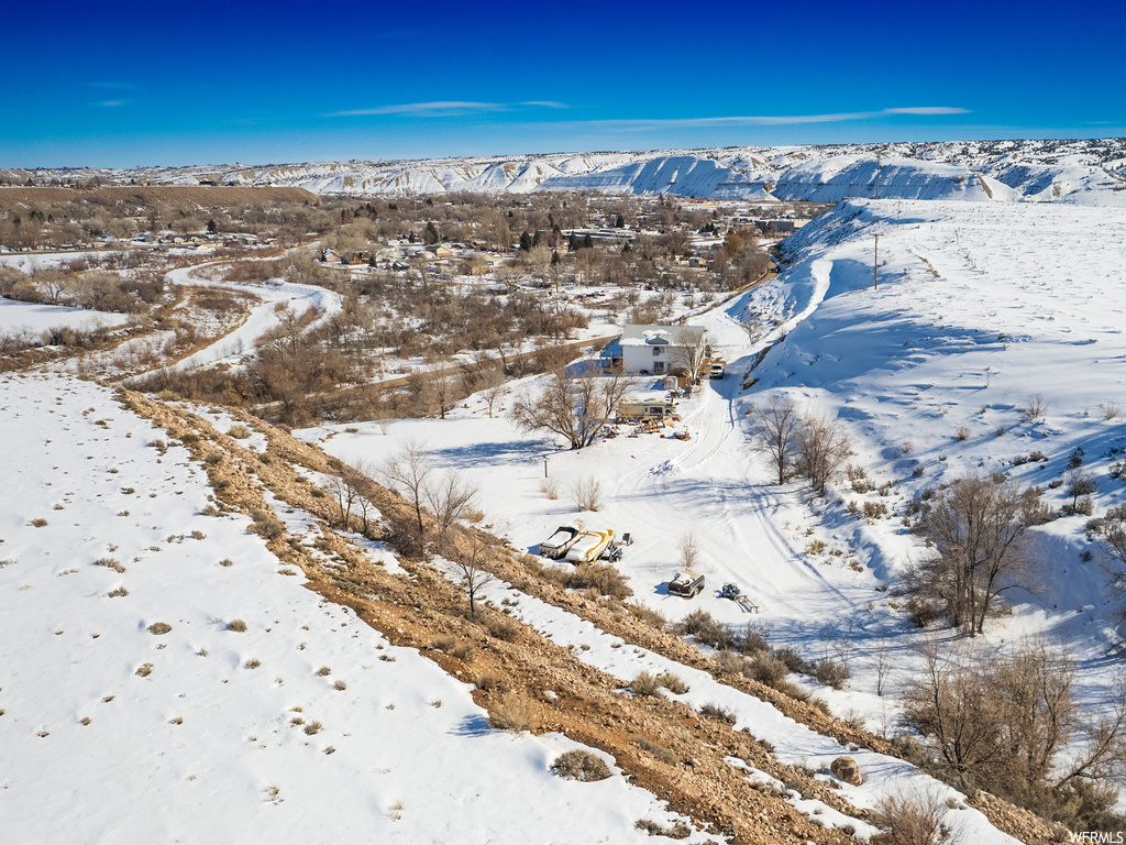 Snowy aerial view with a mountain view