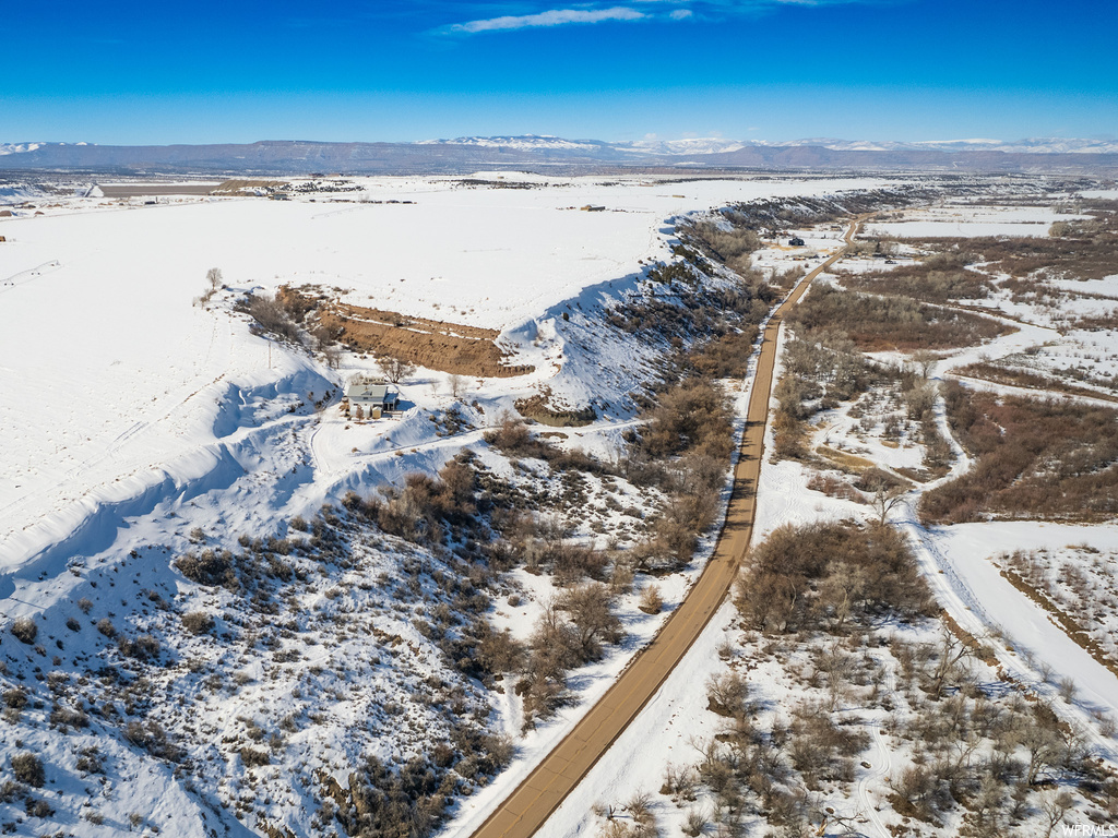 Snowy aerial view featuring a mountain view