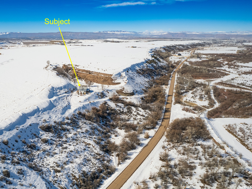 Snowy aerial view with a mountain view