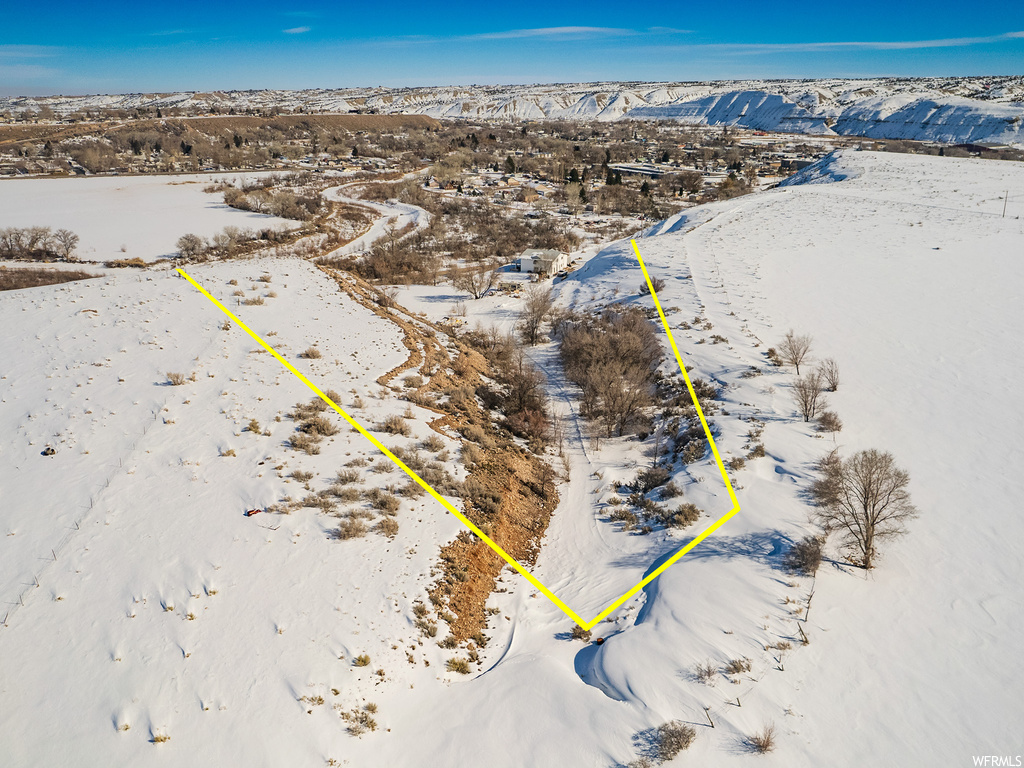 Snowy aerial view with a mountain view