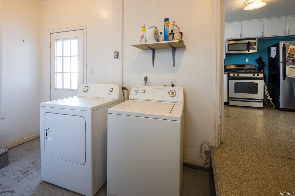 Clothes washing area with washer and dryer and electric dryer hookup